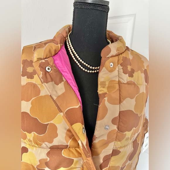 Camouflage Puffer Vest - Picture 2 of 4